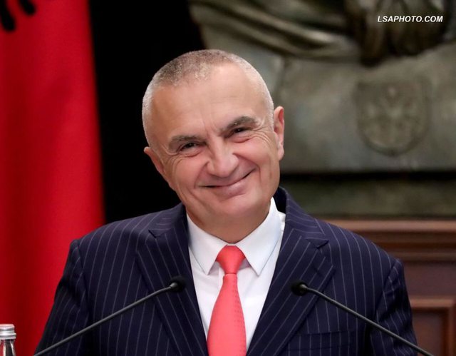 E bujshme / Gazeta austriake zbulon skandalin: Afera 700.000$ e presidentit shqiptar me kompaninë offshore. Njeriu që zbuloi faktet kërcënohet me jetë