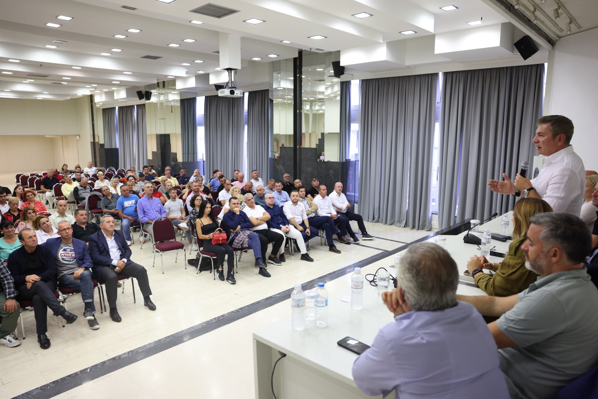 Gjiknuri takim me strukturat e PS në Selanik: “Qeveria ka bërë shumë për diasporën; Po punojmë dhe për njohjen reciproke të pensioneve”