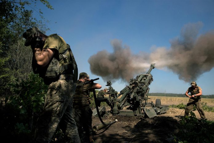 Some officials are concerned that pulling too many Ukrainian artillery specialists off the front lines for training could weaken Ukrainian defenses. (Tyler Hicks/The New York Times)