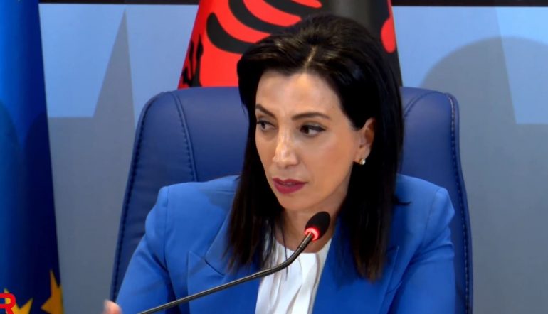 Evis Kushi për maturën: Masa të shtuara në shkolla, dalja e tezës nuk cënoi procesin